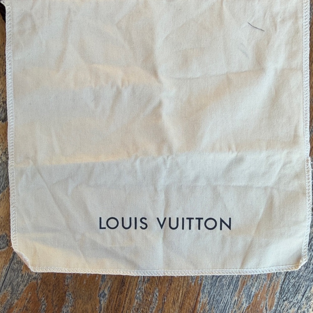 8 Assorted Dust Bags Collection - Picture 10 of 10